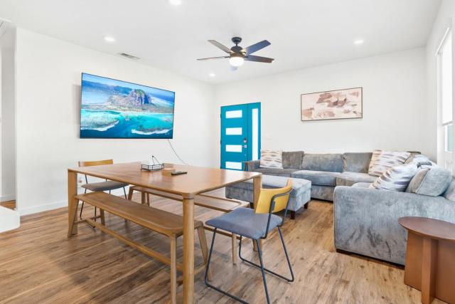 3BR 2BA Retreat with Pool 1 Mile to Downtown