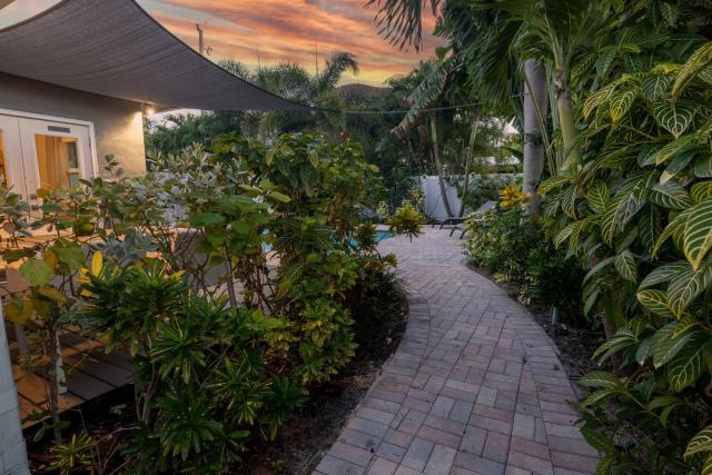 Wilton Manors 2BR Tropical Home With Heated Pool