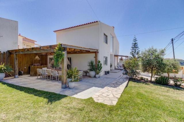 Ocean House Ericeira - next to Ribeira d'ilhas Surf Beach