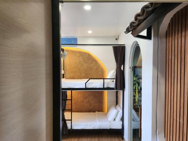 Wanderlust Hostel - Tours and Motorbike Rental