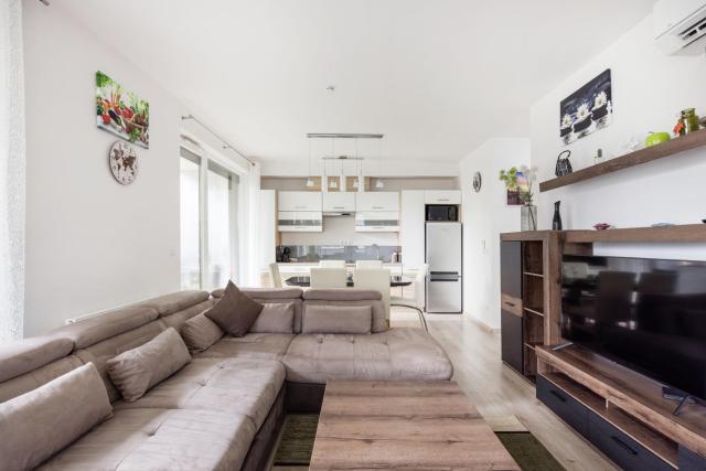 Urban Hideaway with Terrace & Garage
