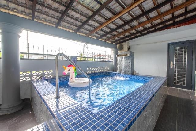 PD Corner Lot 5R3BR 16pax Pool Homestay 5min to Beach