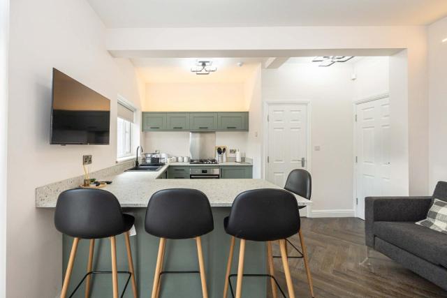 The Groves House- 4 En-Suite Beds, Close To Hospital & MCR Uni