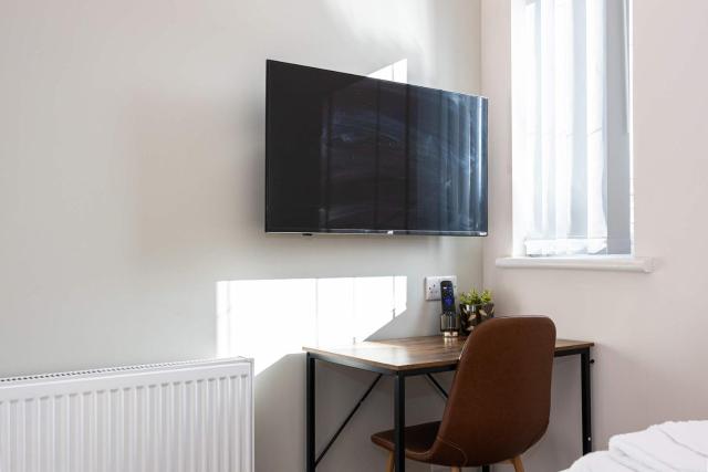 The Groves Room 2- Close to MRI, City Centre & Uni