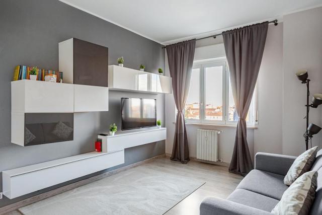 Bright Apartment with Canal Balcony