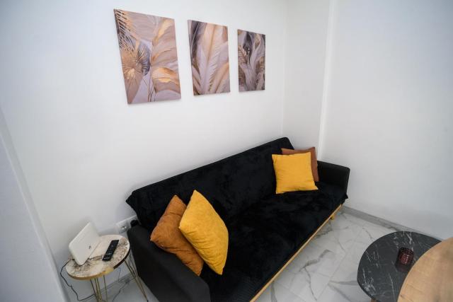 The Little Yard Downstairs Apt - Goudi by ΜΡS