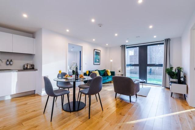 #74 The Sterling Apartment - Near Utilita Arena Birmingham - Sleeps 6 - " Perfect for Contractors and Families - Free street Parking"