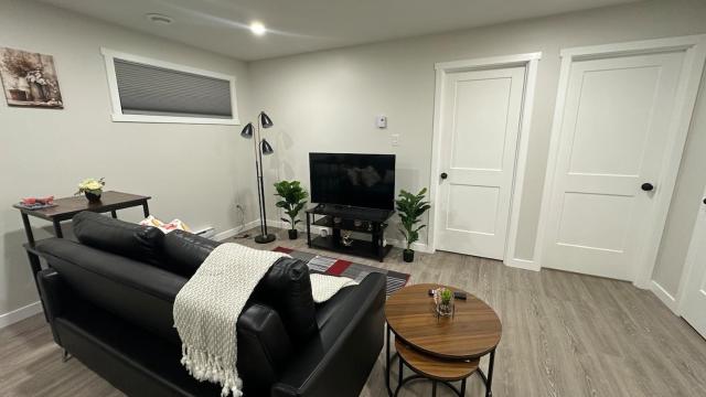 Eastbrook Cozy Basement Suite with Tempur-Pedic Bed