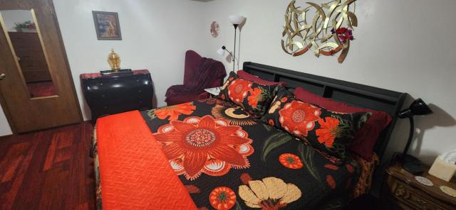 Comfortable Cozy Living Space, Kent WA