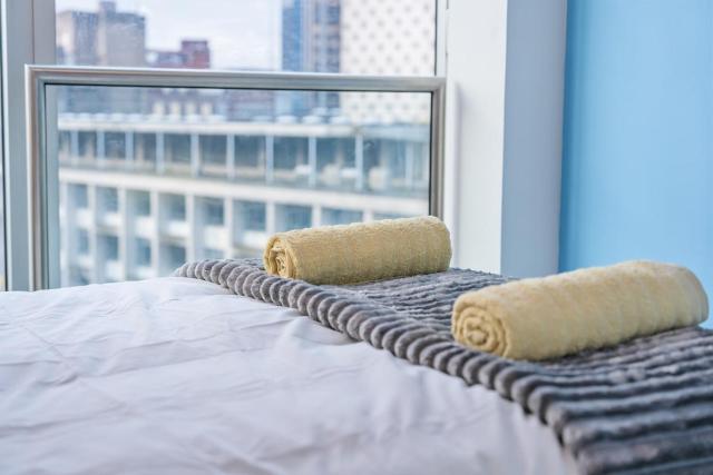 #79 World Famous Rotunda Skyline Views - Near Victoria Square - Sleeps 6 - " Perfect for contractors and Families"