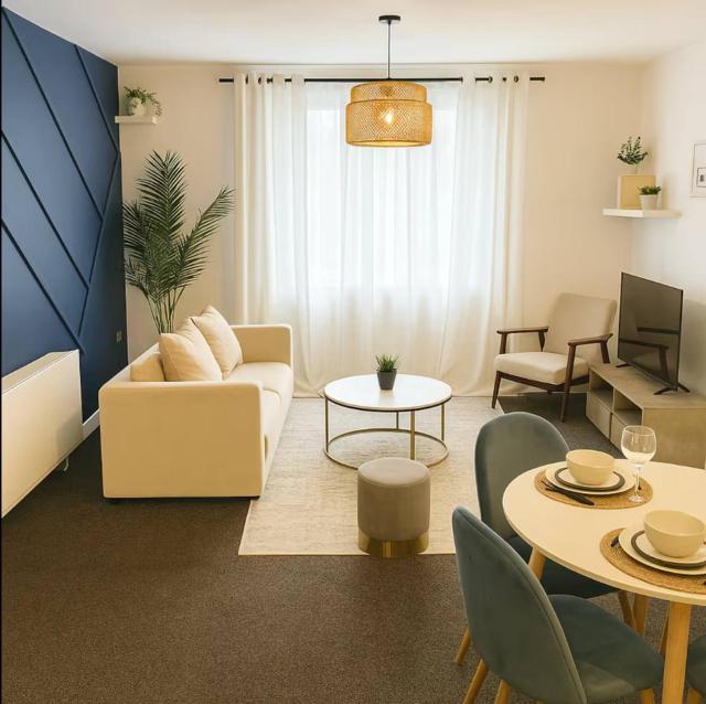 Salford Quays 4 Guests / Parking
