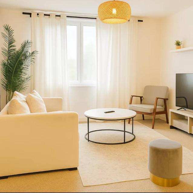 Salford Quays 4 Guests / Parking