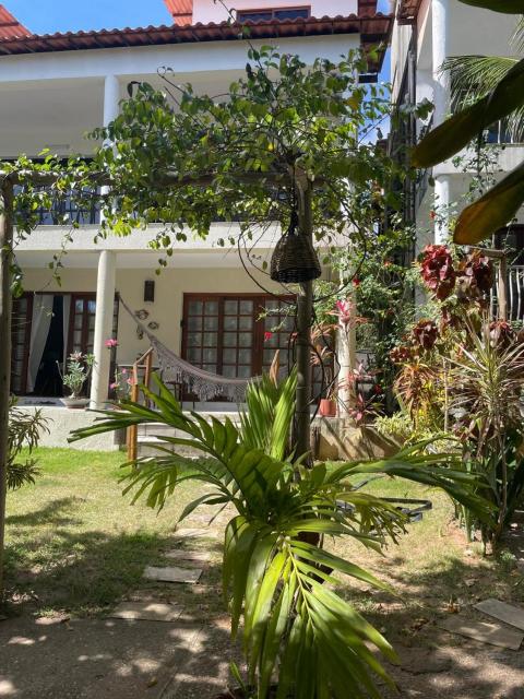 Casa aconchegante em condomínio arborizado