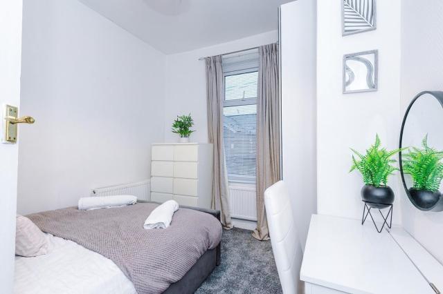 OldTrafford - Sleeps 6 - Free Parking - Free Wifi