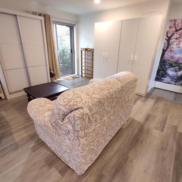 Quiet 40m Studio - Kitchen, Washer, AC, Work Desk
