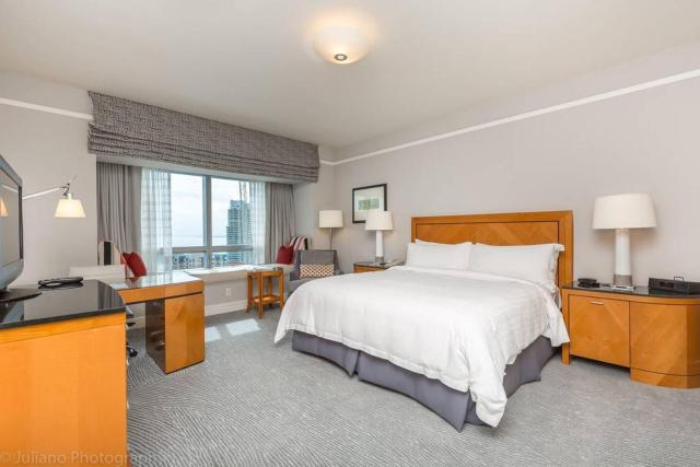 Luxury Four Seasons Condo Free Valet & Gym