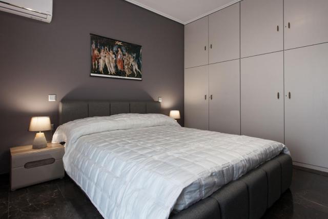 Modern Comfort 2 bdrm Apartment in Voula