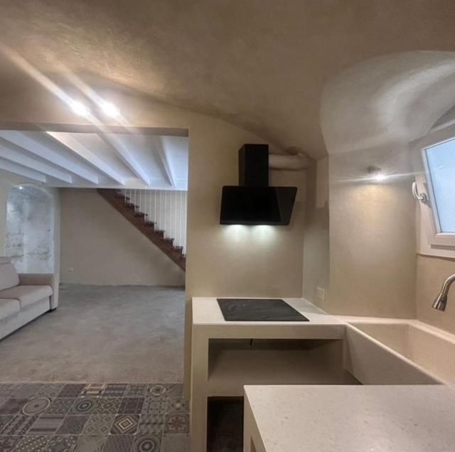 suite1983