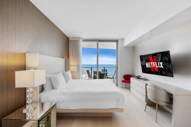 25 min to FIFA! EXCLUSIVE RESORT - OCEANFRONT 2BD 2BA CONDO, HiGH FLOOR, ROOFTOP POOL AND HOT TUB, STEPS TO BEACH