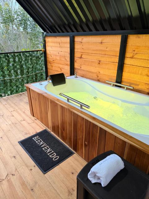 Ecocabañas ByB Cabaña de lujo con jacuzzi y vista a la montaña