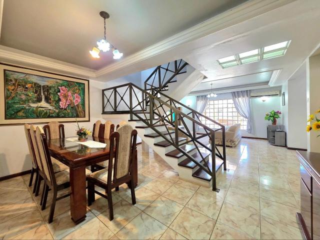 House with Pool near Attractions / Wi-Fi / Garage