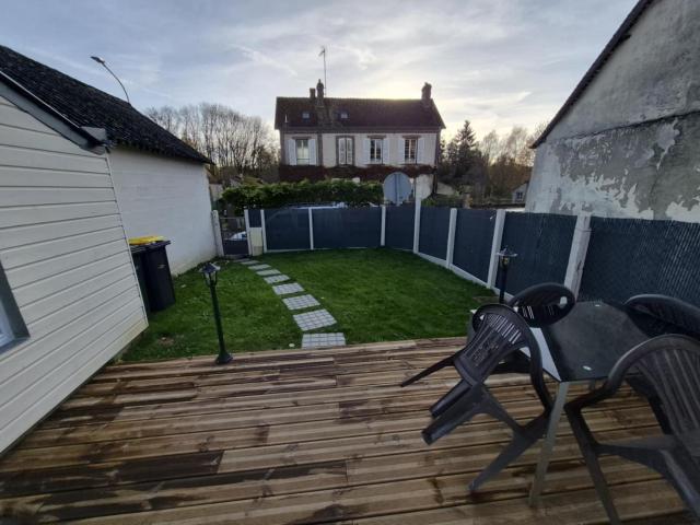 Maison avec terrasse et jardin