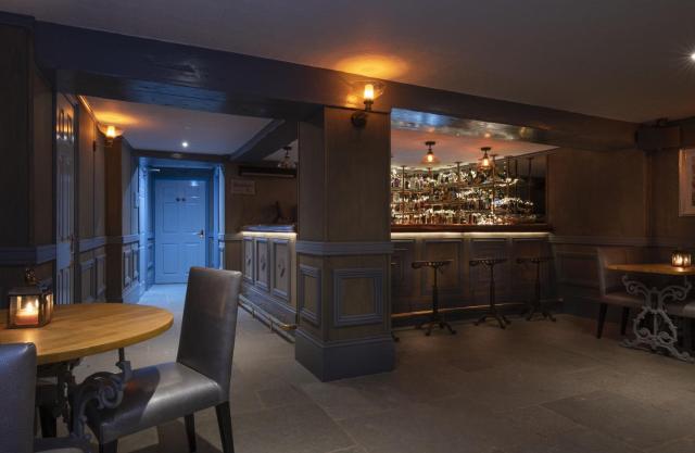 Twenty Hotel & Bar