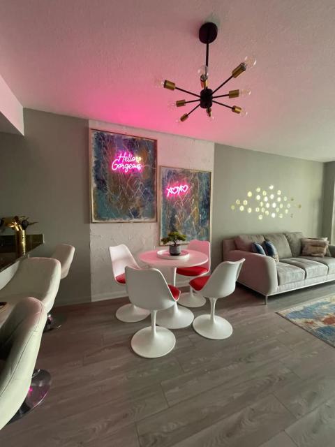 Stylish 1BR Modern Apt in Brickell - Free Parking