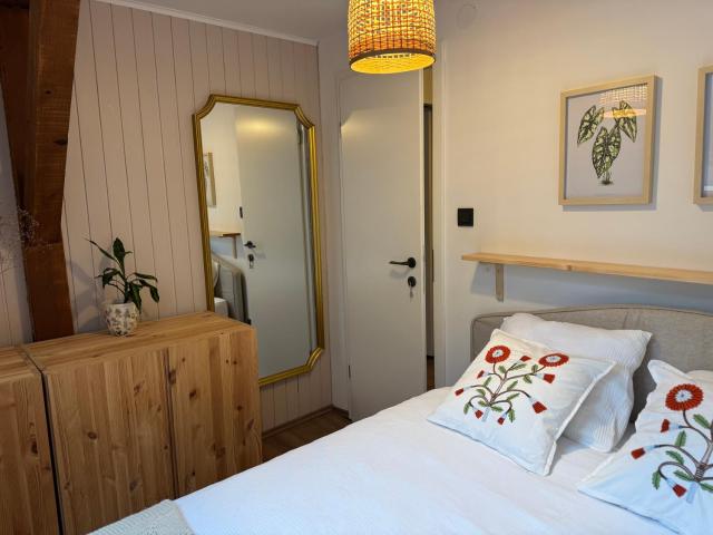 Forest Cabin Nest-Family Retreat for 7 with Sauna & Hot tub
