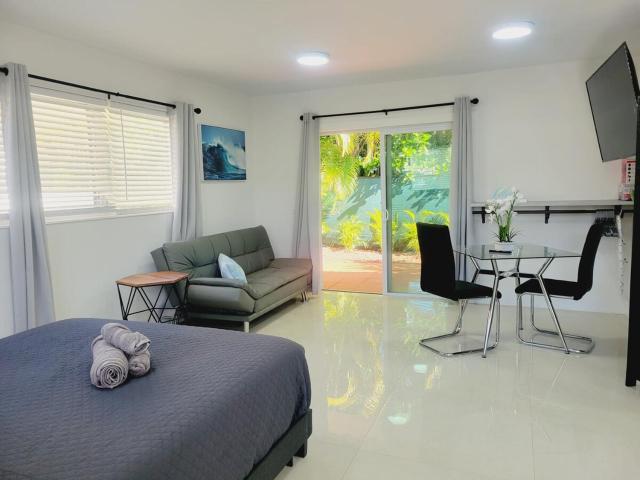 Kevin#B Chic Studio with Patio near Fort Lauderdale Beach