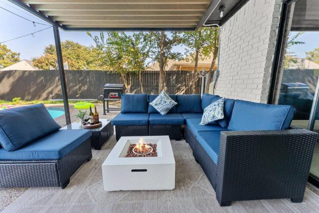 Dream GetAway Pool Hot Tub Game Room