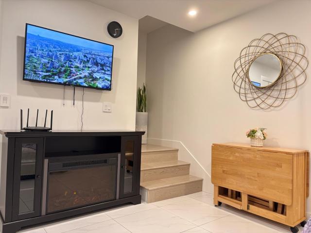 Brand New 2bedroom Suite with Parking