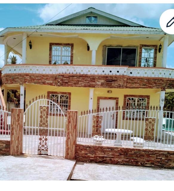 1 Bed Apartment - Sleeps 2 - Parking - Wifi