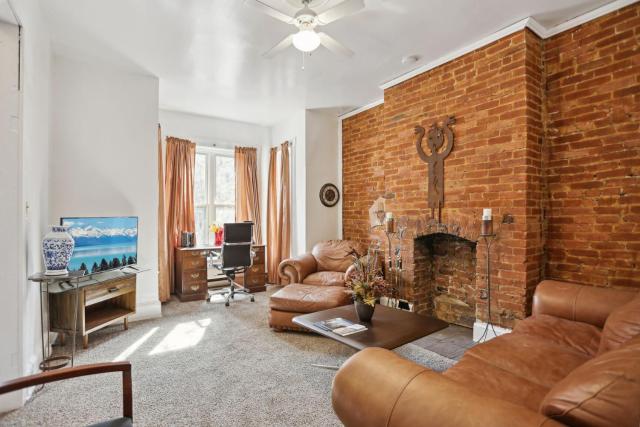 Stylish Redbrick 2BR in Heart of DC