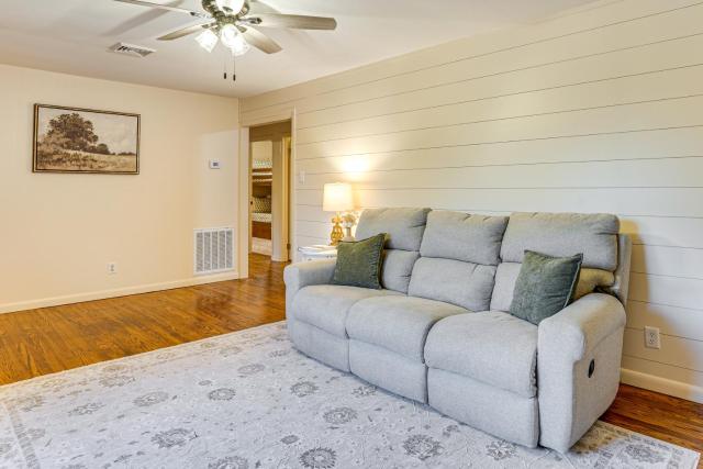 Quiet Country Stay: Modern Home Near Paducah