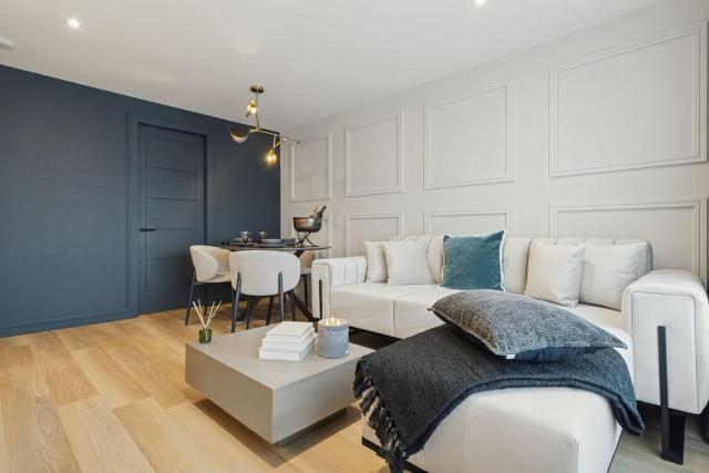 2BR West End Apartment Near Botanic Gardens