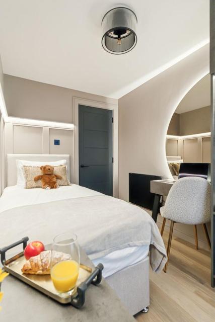 2BR West End Apartment Near Botanic Gardens