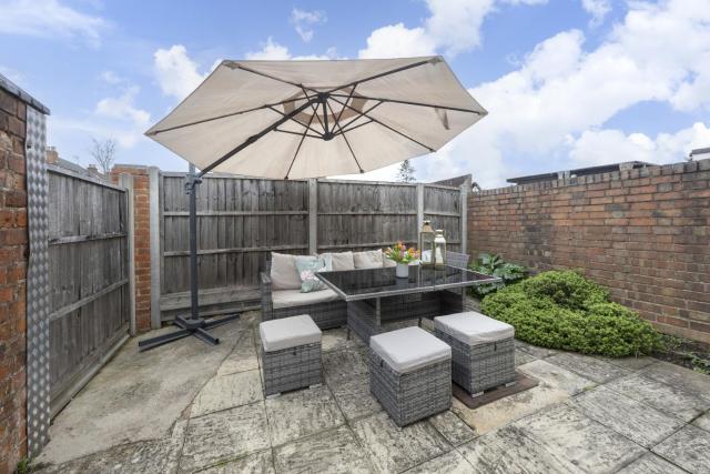 Central 5 Bedroom Home Close to Gloucester City