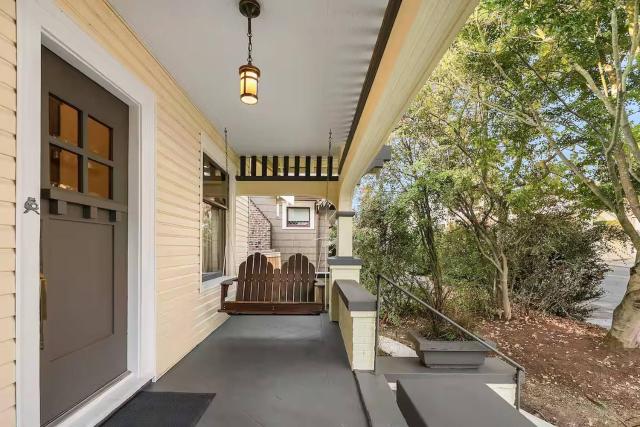 Refined Seattle Craftsman - Perfect Family Retreat near Parks, Zoo & UW