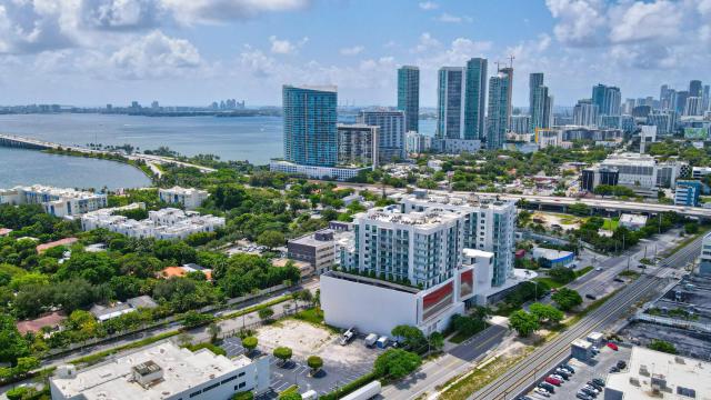 3900-602LG DESIGN DISTRICT, CONDO 2 BEDROOMS & 2 BATHROOMS