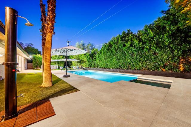 The Palm Diamond a Luxury Poolside and Golf Oasis