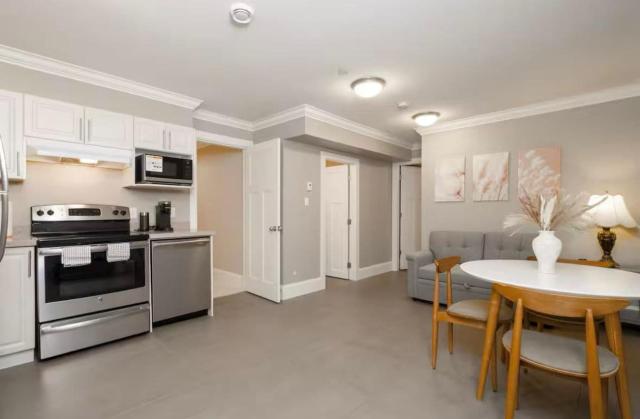 Stylish Home in Van West Side Near YVR&DT