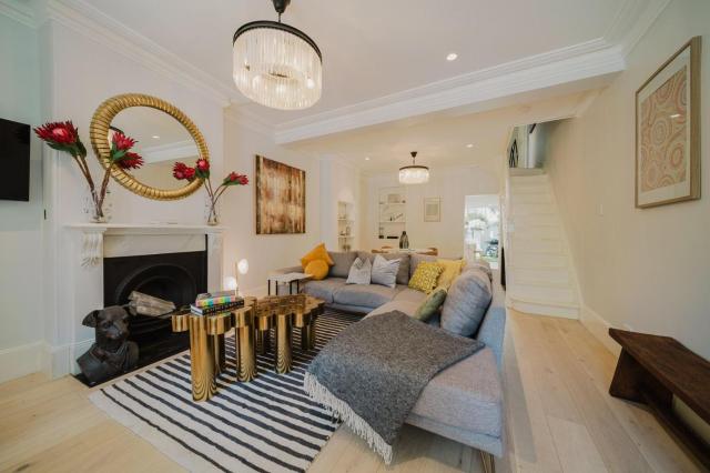 New Luxury 4 Bedroom Terrace 2 Bathrooms 2 Parking Spaces