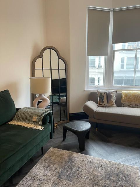 Very Central location, 5mins walk to beach, sleeps 8, In The Lanes