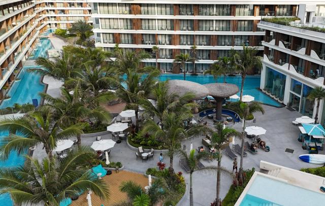 The Sunshine Beach 3-bedrooms Suite with Pool