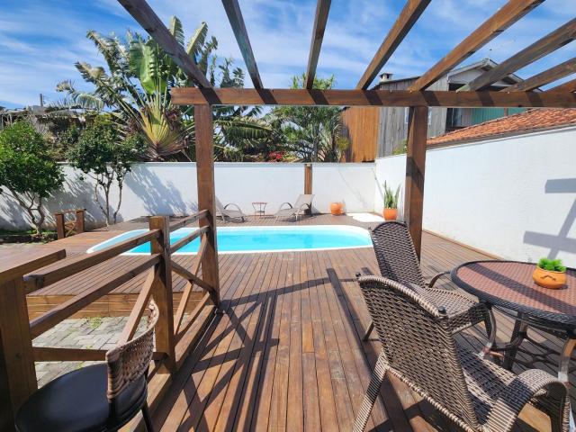 Partiu Praia SC- Piscina, Ar condicionado, wi-fi, duas quadras da praia e centrinho