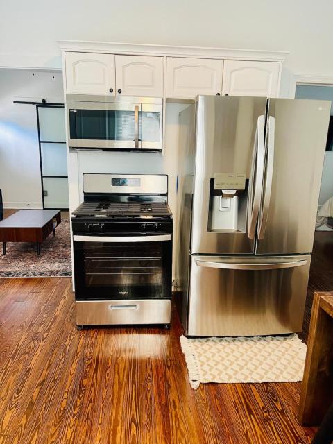 Beautiful, Cozy Bungalow 5 min from ATL Airport