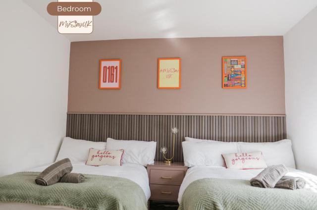 Modern City-Centre Home | Sleeps 12 | Free Parking
