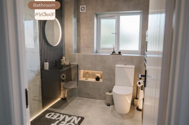 Modern City-Centre Home | Sleeps 12 | Free Parking