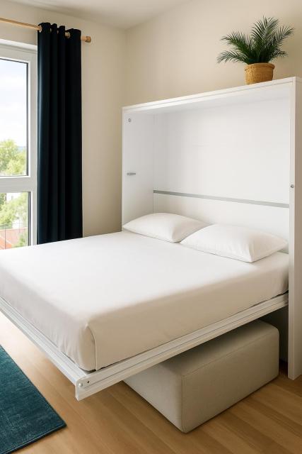 Central fully serviced studio